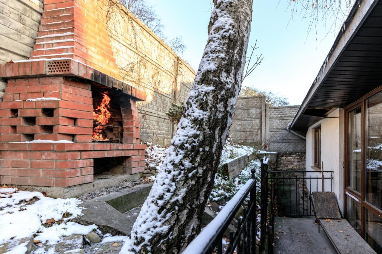 Mangal And Terrace In Center Apartment Lviv Kültér fotó